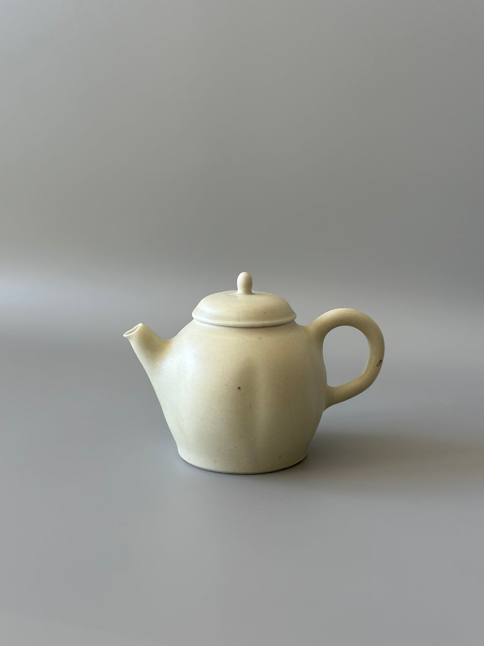 Warmy Beige Curve Teapot