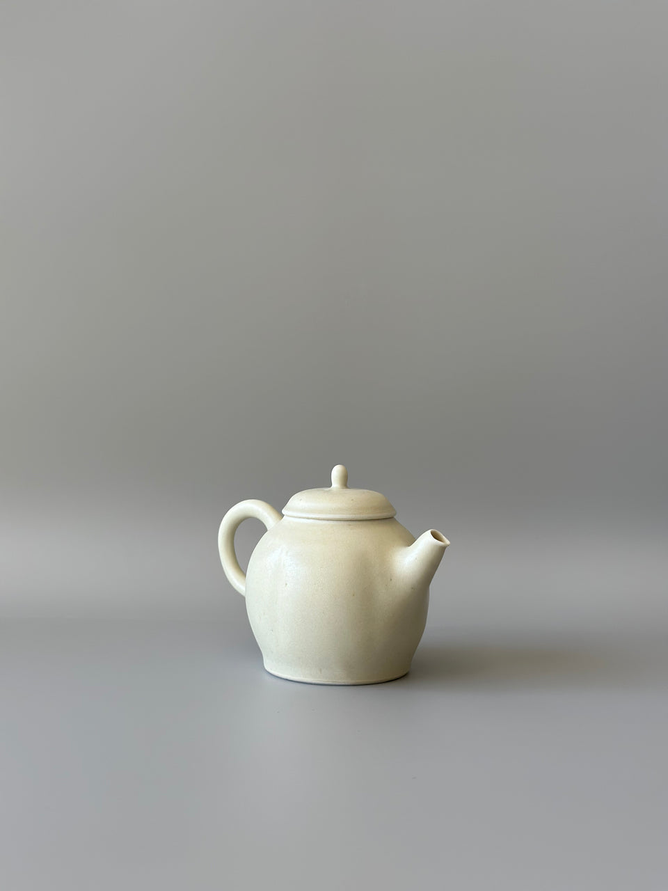 Warmy Beige Curve Teapot