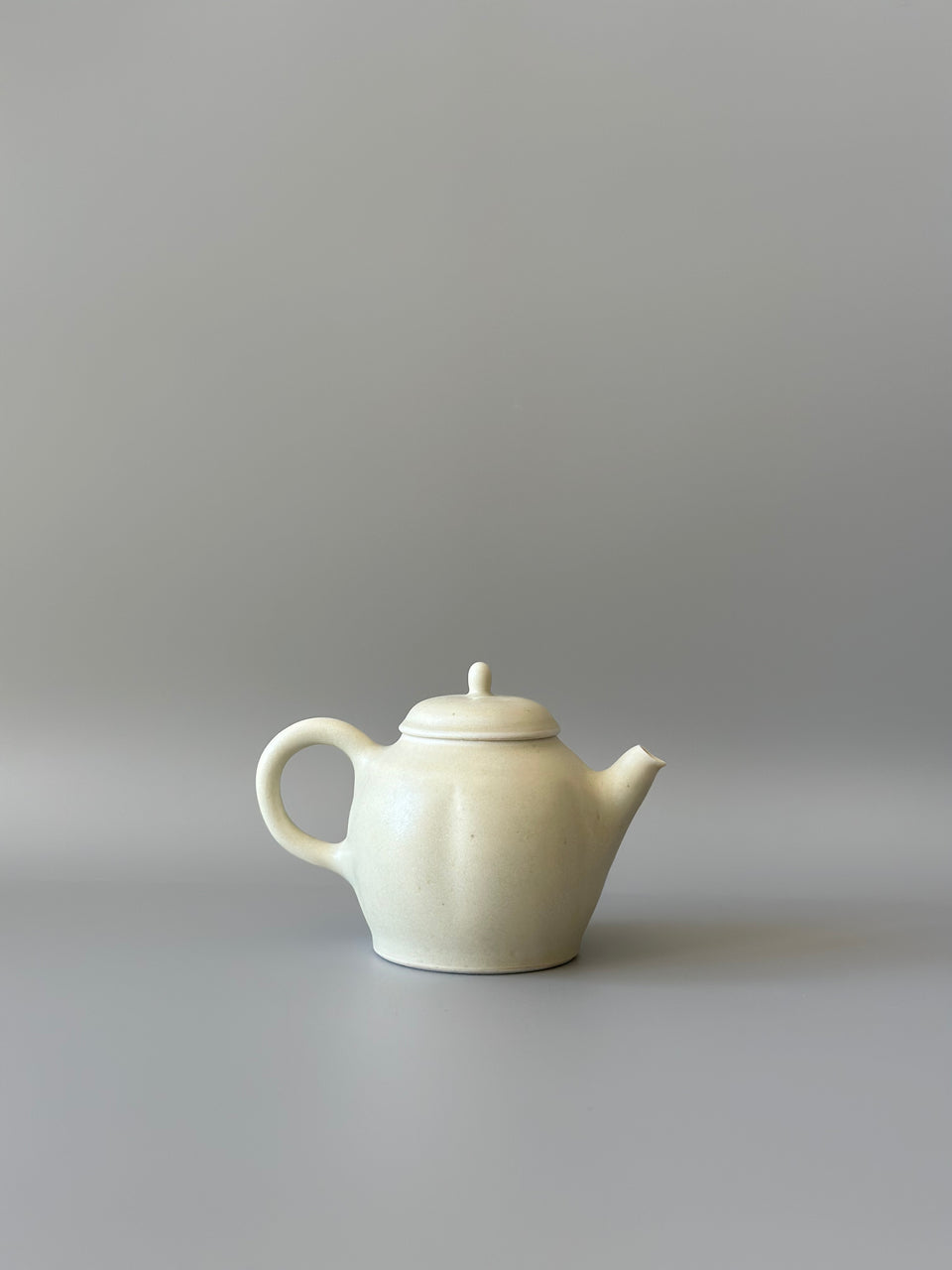 Warmy Beige Curve Teapot