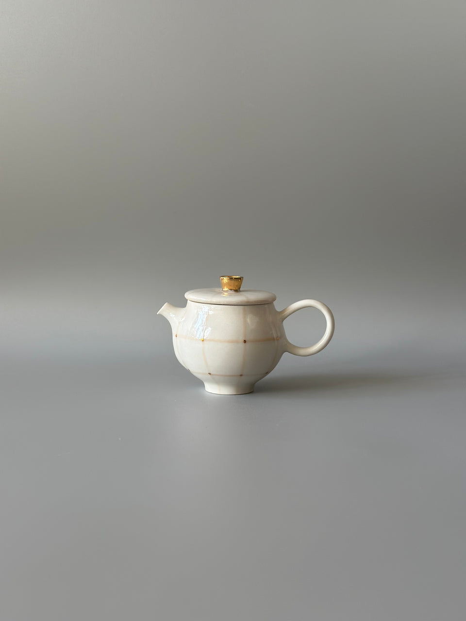 Soothing Grid Teapot