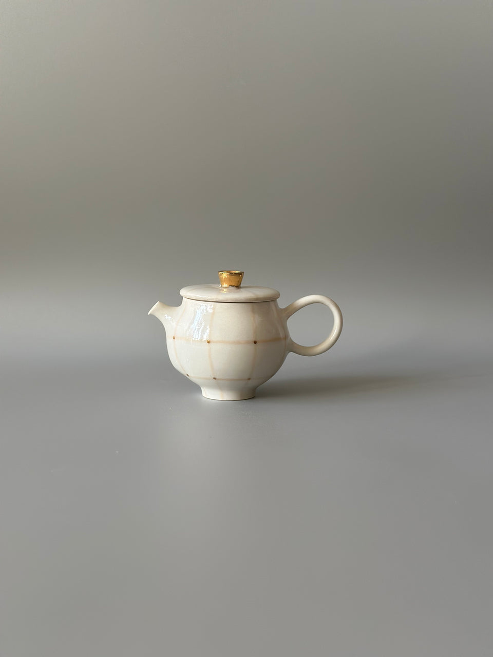 Soothing Grid Teapot