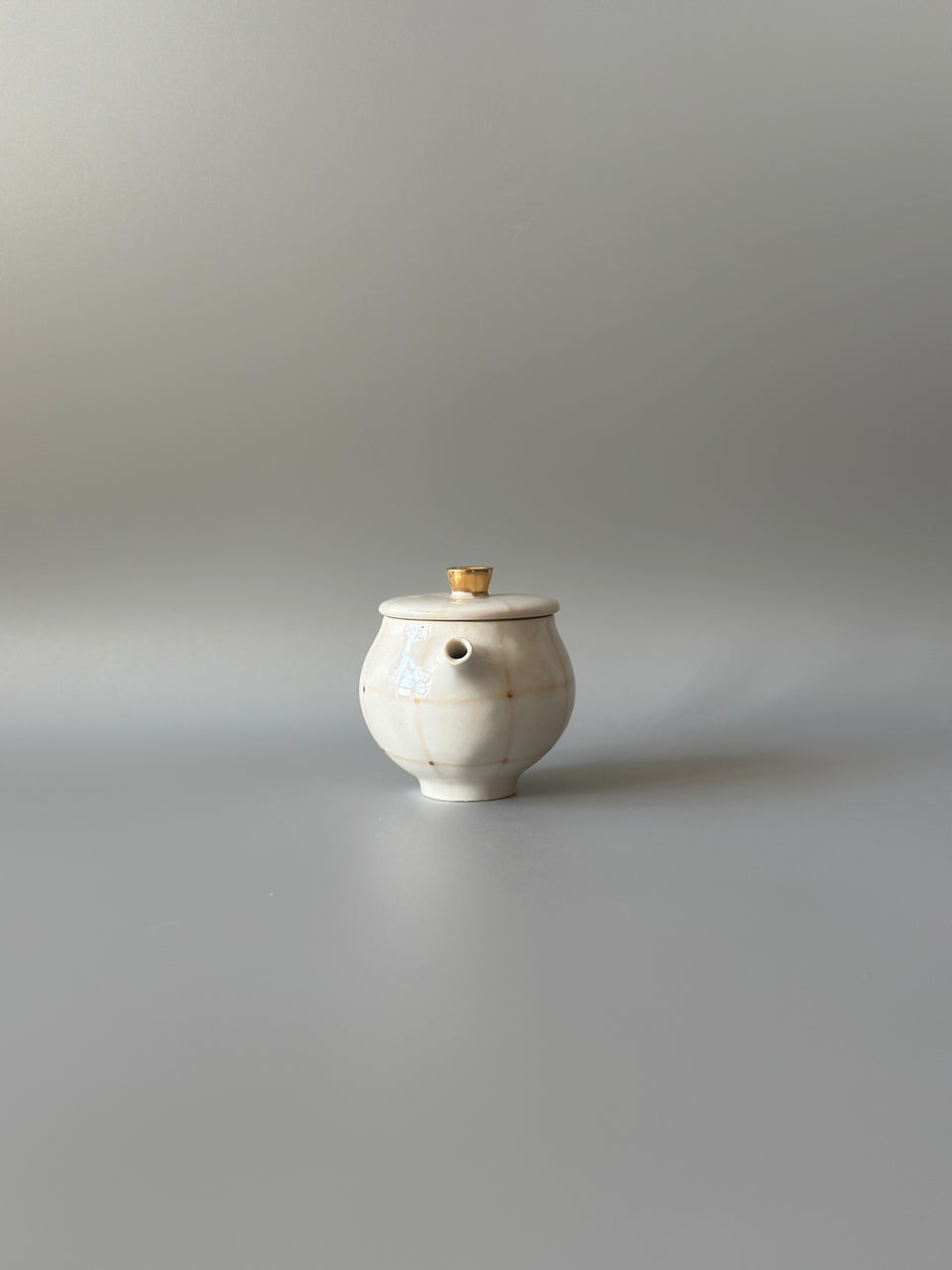 Soothing Grid Teapot