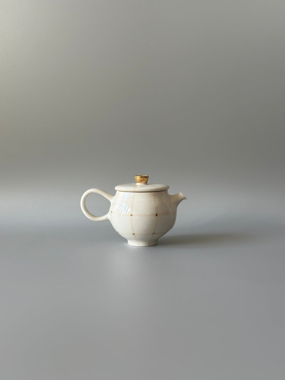 Soothing Grid Teapot