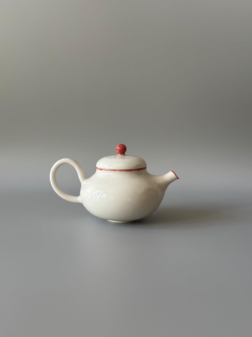 Simple Red lines Teapot