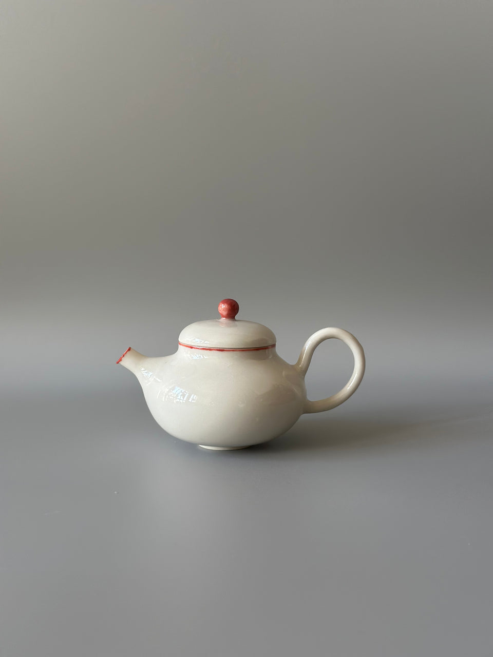 Simple Red lines Teapot