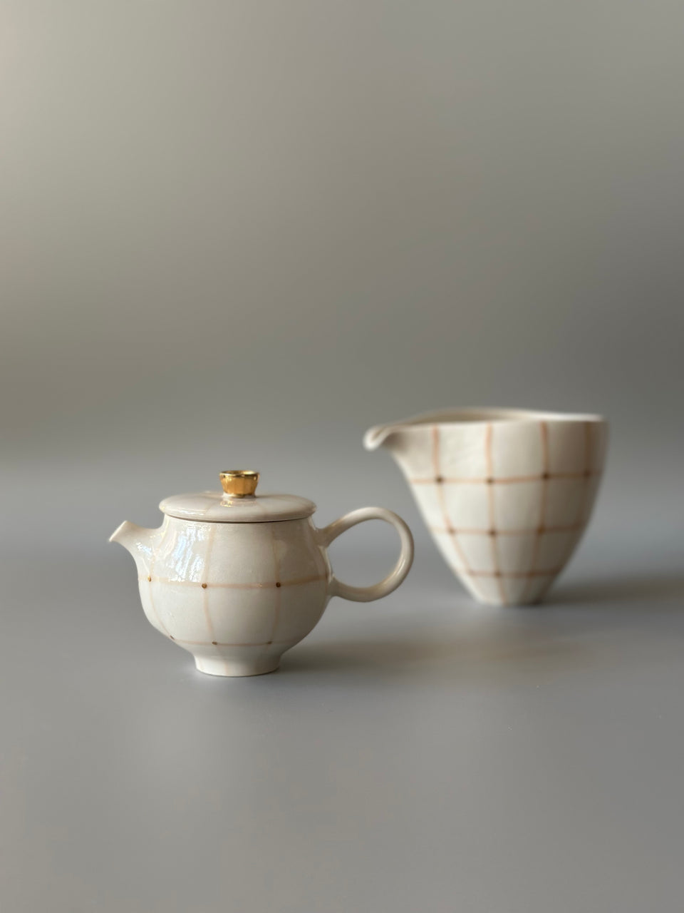 Soothing Grid Teapot