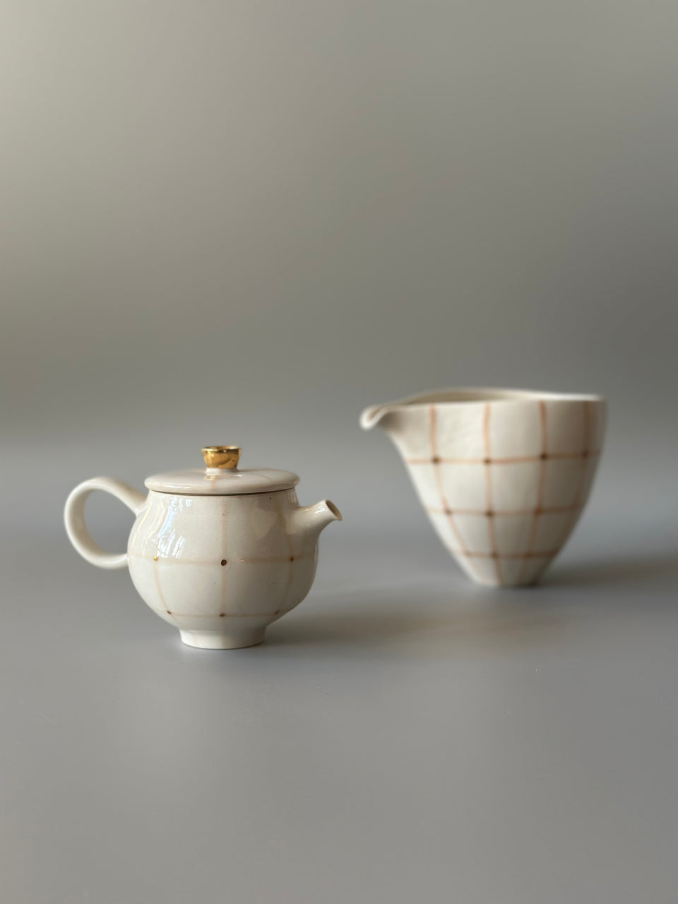 Soothing Grid Teapot