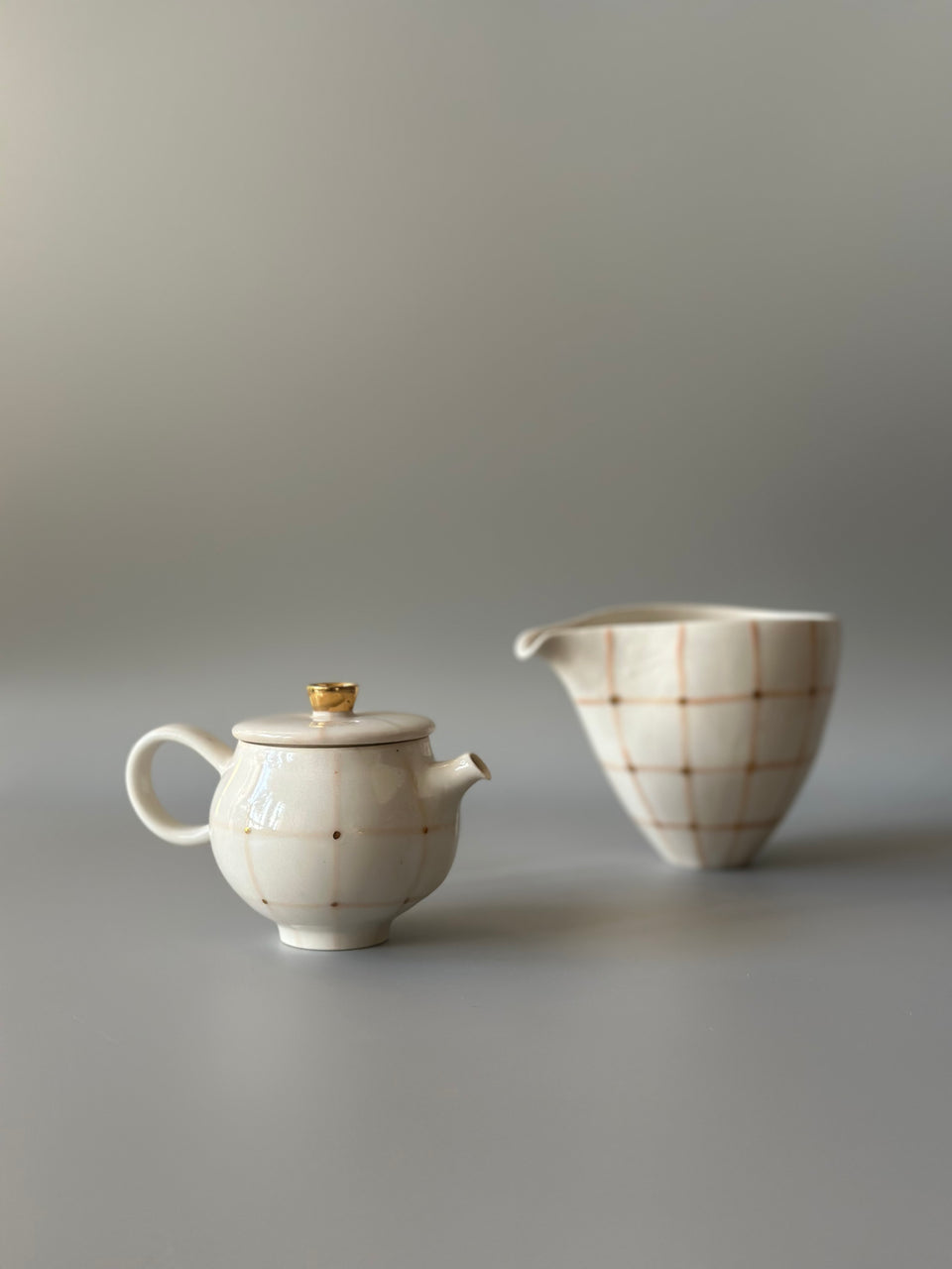 Soothing Grid Teapot