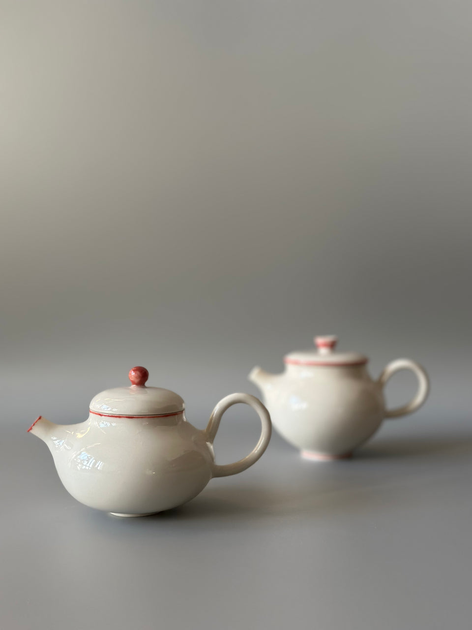 Simple Red lines Teapot