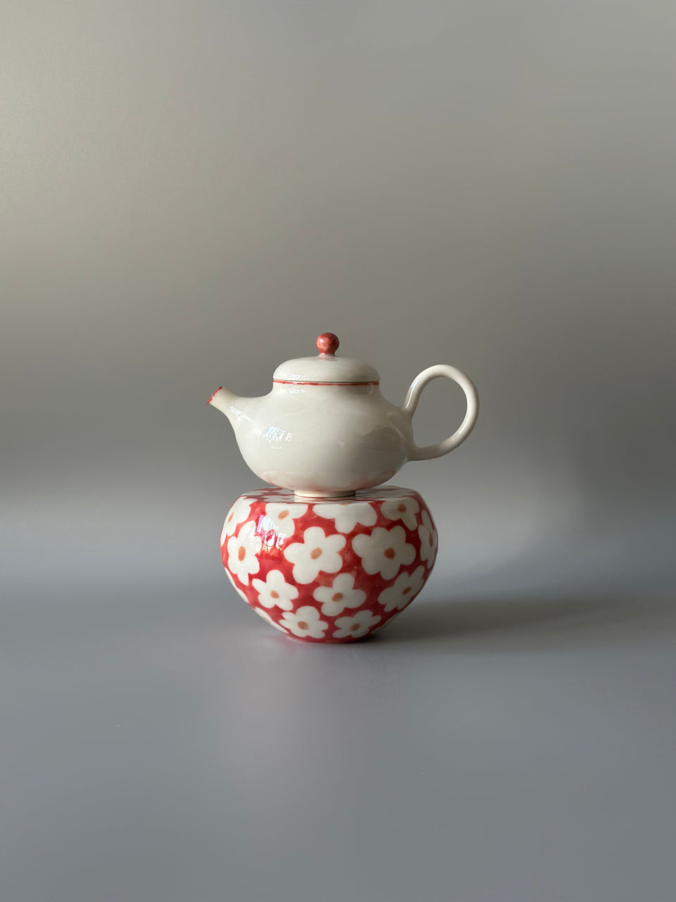 Simple Red lines Teapot