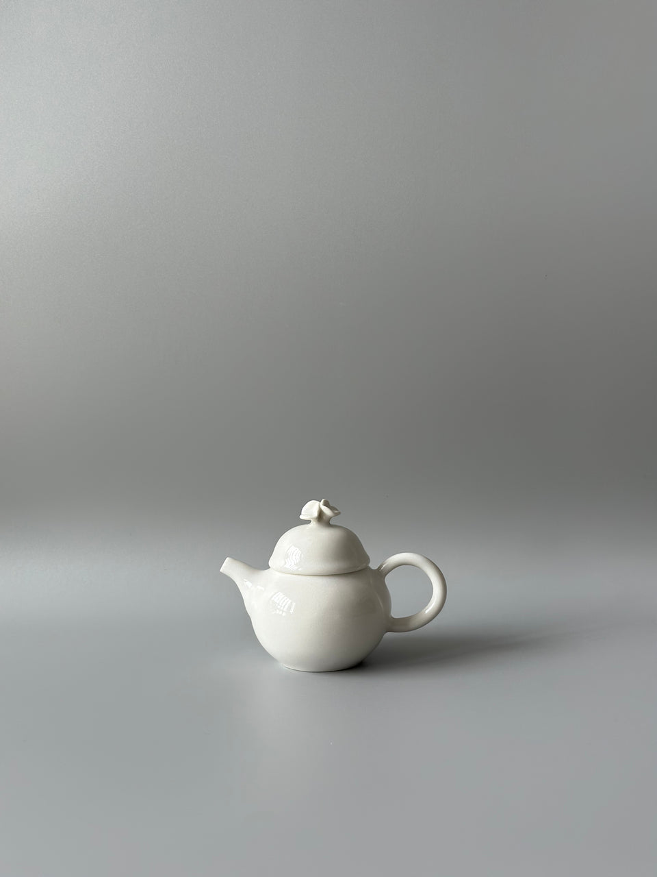 Three lucky petals teapot