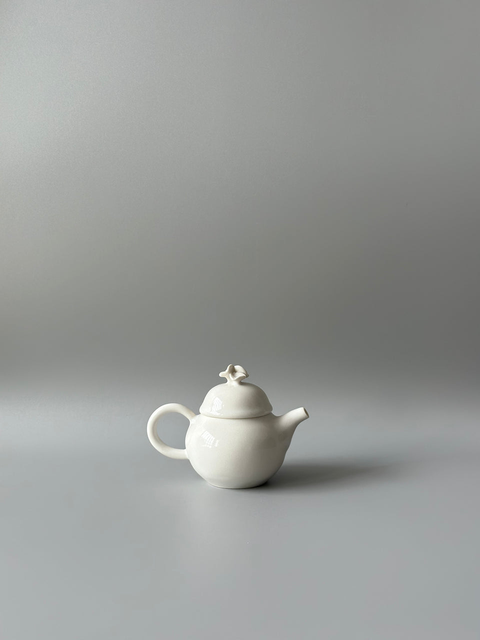 Three lucky petals teapot