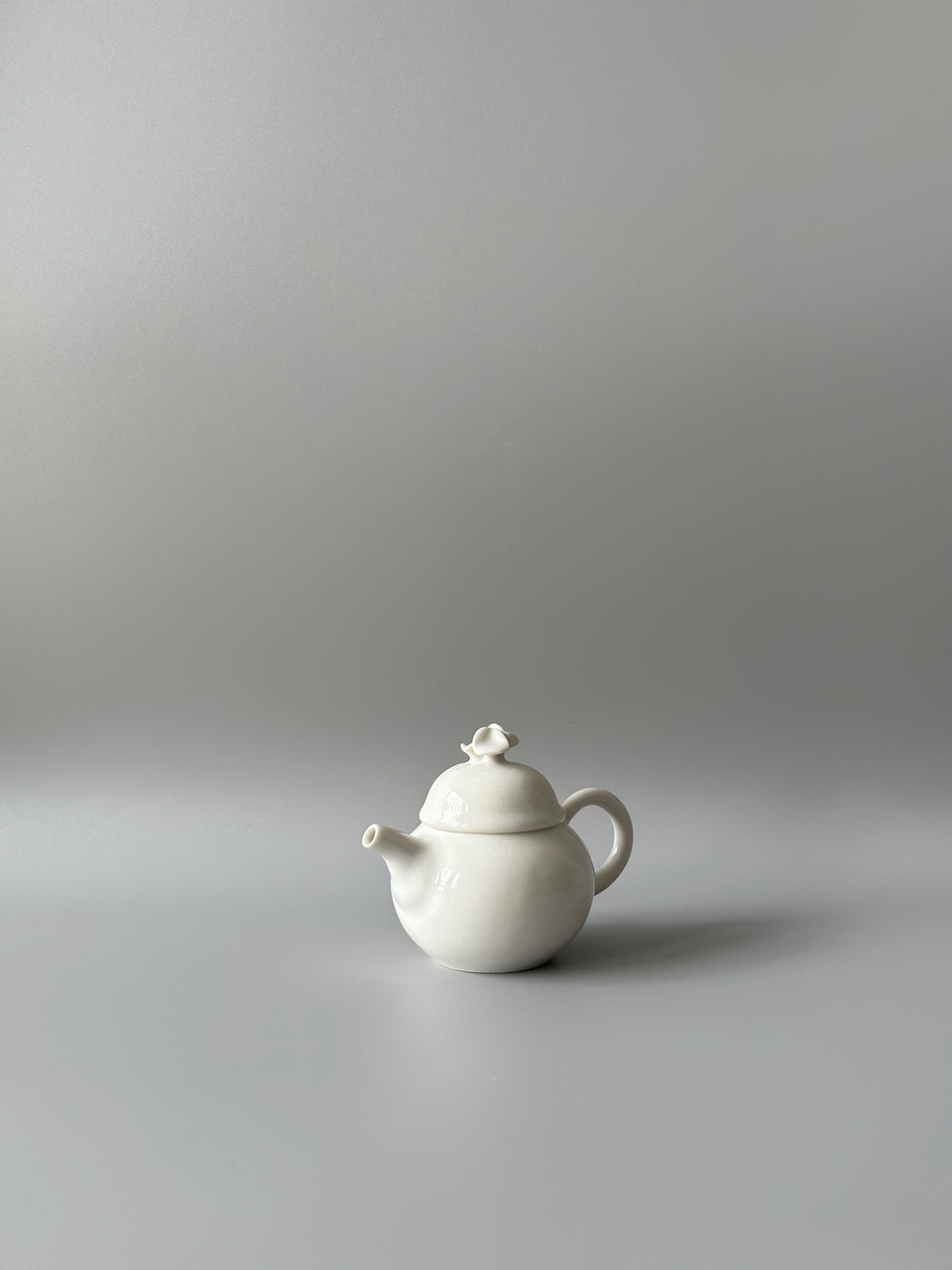 Three lucky petals teapot