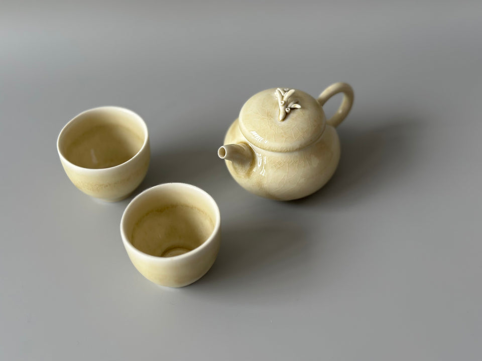 Earthy Yellow Teacup round