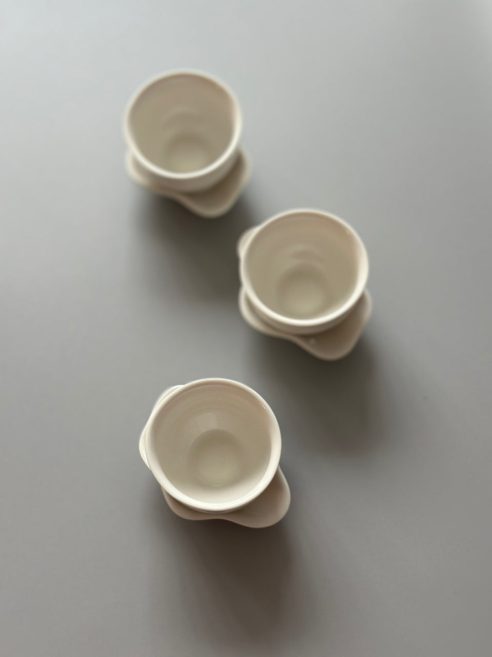 Pure white fragrance smelling tea cup and cloud saucer set